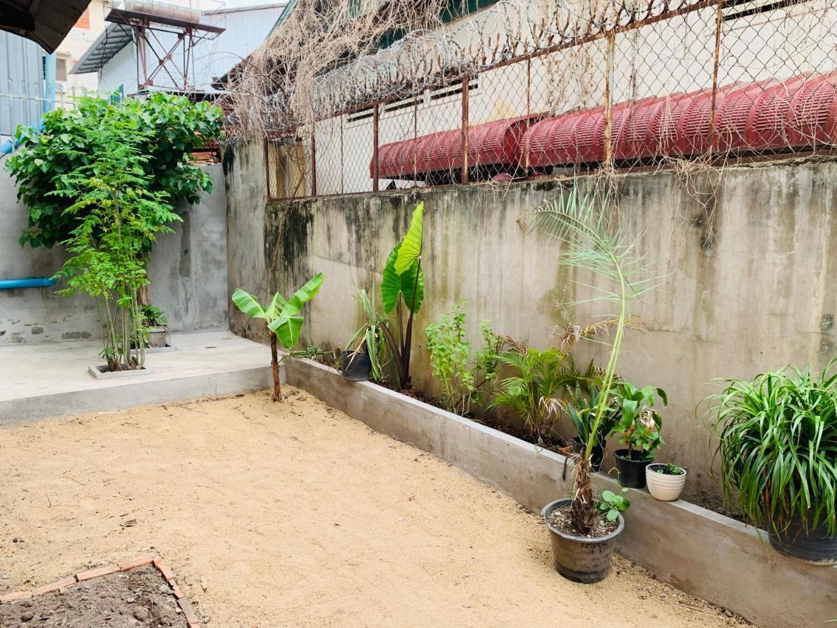 Villa Martial Arts Gym & Guesthouse Phnom Penh Esterno foto